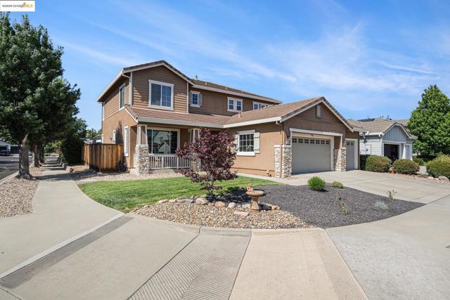 1139 Jordan Ct, Brentwood CA: https://media.crmls.org/mediaz/1da269da-4c2c-428b-89f1-b1698d60c977.jpg