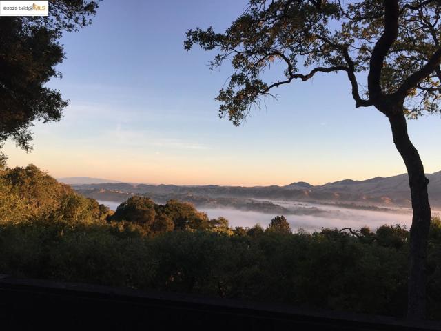 371 Montair DR, Danville CA: https://media.crmls.org/mediaz/1da27c30-5dcd-4327-ac25-1873034f4c09.jpg