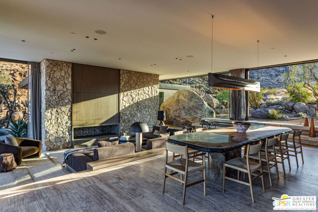 2215 Vista Distancia Court, Palm Springs, CA 92262