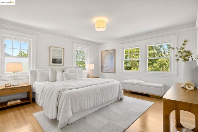 2842 Ashby Ave, Berkeley CA: https://media.crmls.org/mediaz/1da2d2ce-d8ed-498c-9d1f-26f8e8722d79.jpg