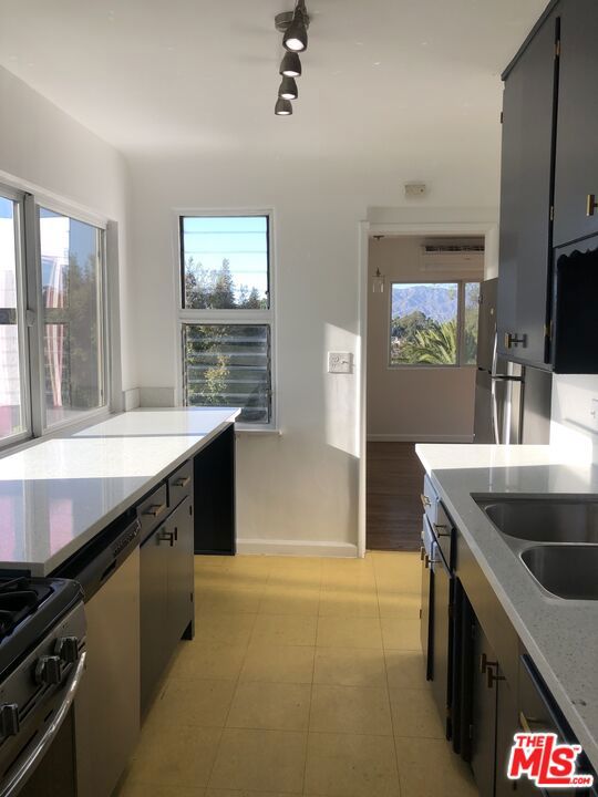 2225 1/2 Lake Shore Avenue, Los Angeles CA: https://media.crmls.org/mediaz/1da2ec89-2075-4931-9c1e-bc51c01182c5.jpg