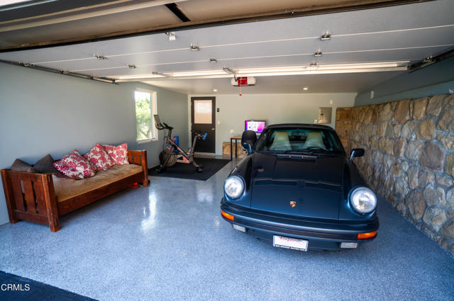 960 Roble Lane, Santa Barbara CA: https://media.crmls.org/mediaz/1da316cb-6056-45ca-aca2-f865adda3e42.jpg