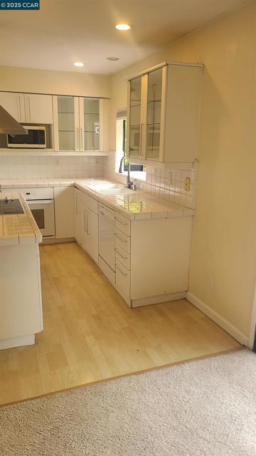 7977 Arcade Lake Ln, Citrus Heights CA: https://media.crmls.org/mediaz/1da366c2-a4a8-40b5-8a35-b1d83bced858.jpg