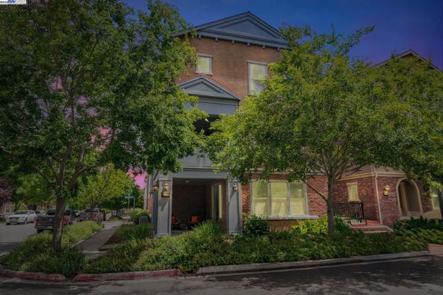 1380 Brookline Loop, Pleasanton CA: https://media.crmls.org/mediaz/1da36740-8800-463b-89d8-8c6a7c4d29ab.jpg