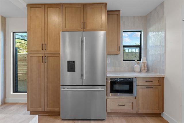 5777 Desert View Drive, La Jolla CA: https://media.crmls.org/mediaz/1da3f5a1-4b85-4549-940c-f9f6f8914432.jpg