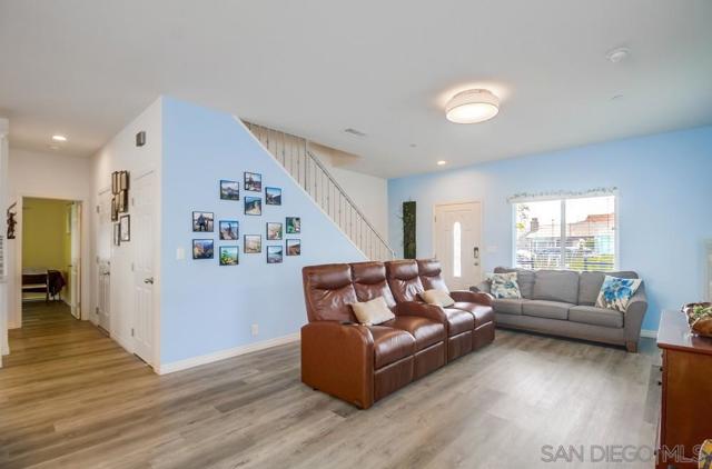 1249 12Th, Imperial Beach CA: https://media.crmls.org/mediaz/1da4e579-149e-4227-976e-730e5f24064a.jpg