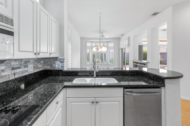 78626 Blooming Court, Palm Desert CA: https://media.crmls.org/mediaz/1da539e4-f144-413e-8499-6584139b99f0.jpg