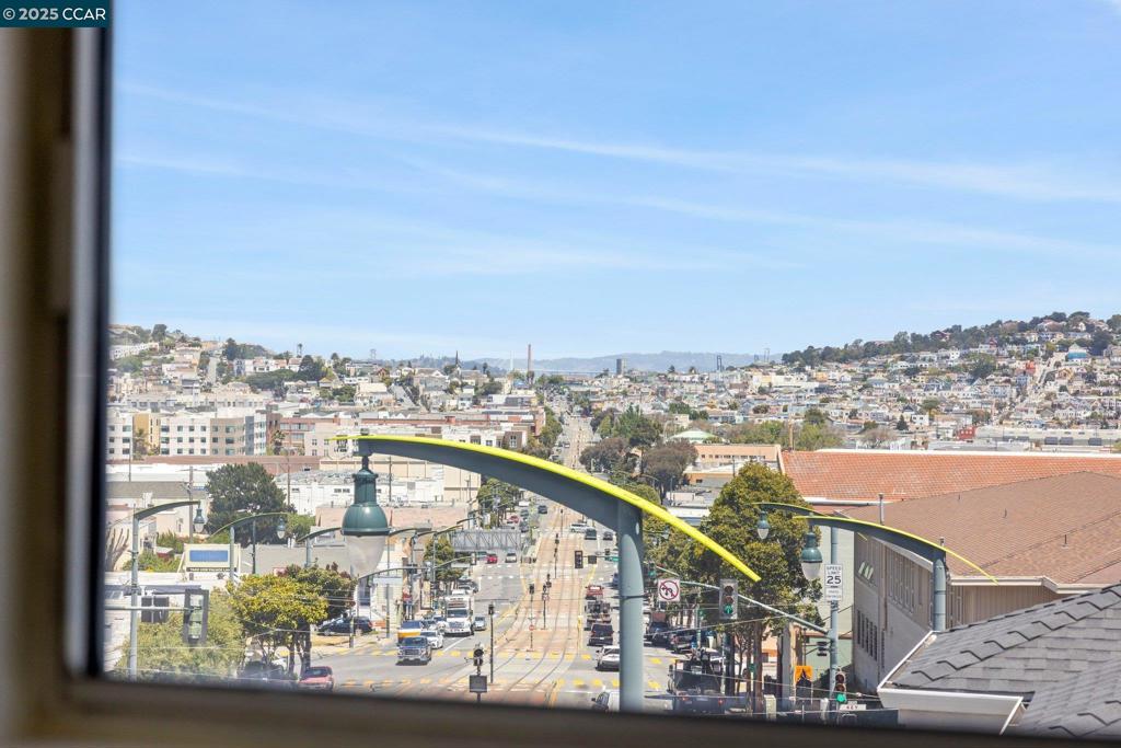 https://media.crmls.org/mediaz/1da53c16-fc62-488e-b8eb-a1f828122b8f.jpg?preset=X-Large