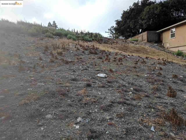 0 Redwood Rd, Oakland CA: https://media.crmls.org/mediaz/1da644be-41ba-4a4a-95cd-8d1f92369e81.jpg