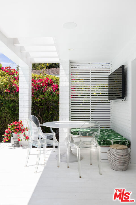 3739 Barry Avenue, Los Angeles CA: https://media.crmls.org/mediaz/1da6e0bc-2107-423d-9ef5-d51086b36d81.jpg