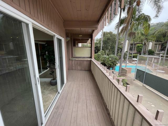 Image 27 of 31 For 2610 Torrey Pines Rd  D25