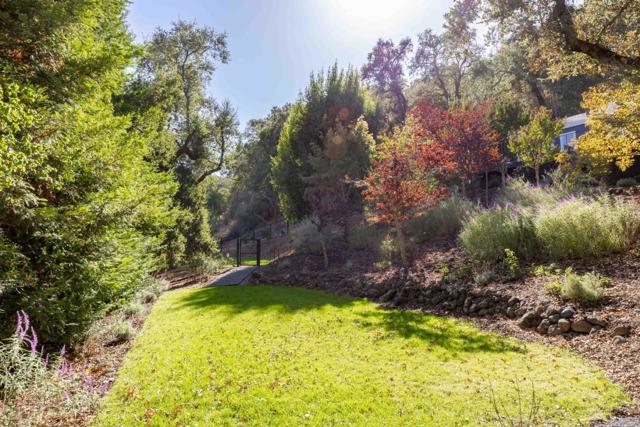 5 Oak Forest Court, Portola Valley CA: https://media.crmls.org/mediaz/1da77b55-706a-4f74-b2c3-9e40d4b64a78.jpg