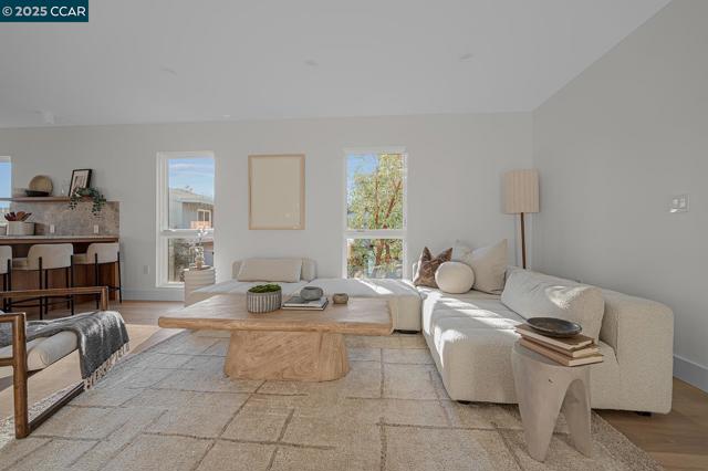 3742 Mt. Diablo Blvd, Lafayette CA: https://media.crmls.org/mediaz/1da89708-1105-43a3-82b8-fc4b6e1bf792.jpg