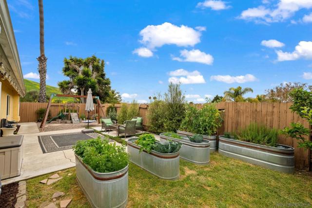 3410 Tonopah St, Oceanside CA: https://media.crmls.org/mediaz/1da8d00a-27a8-45ae-b1b2-ee3f85026c47.jpg