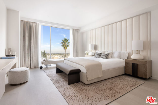 9200 Wilshire Blvd, Beverly Hills CA: https://media.crmls.org/mediaz/1da925bd-66c7-487d-b811-0e5dfdc5c945.jpg