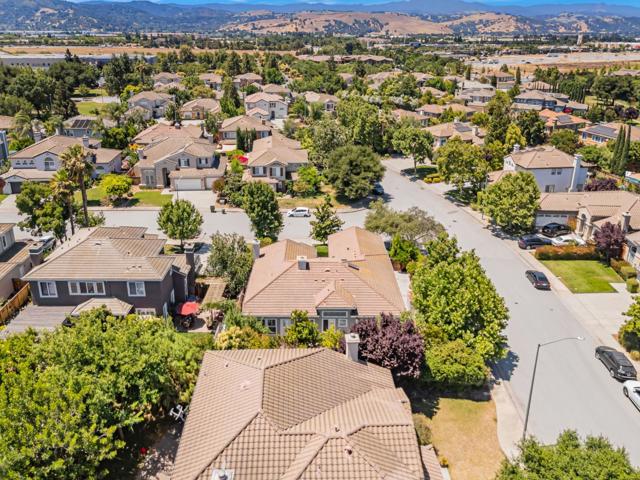 18400 Capistrano Way, Morgan Hill CA: https://media.crmls.org/mediaz/1da98d7d-cecb-4897-b925-fba35aaedbb5.jpg
