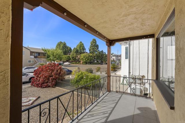 Detail Gallery Image 6 of 55 For 3040 Byron St, San Diego,  CA 92106 - 6 Beds | 2 Baths