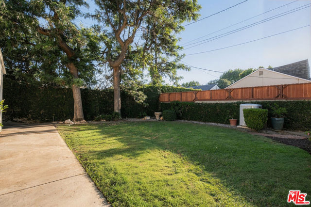 14212 Leadwell Street photo 30