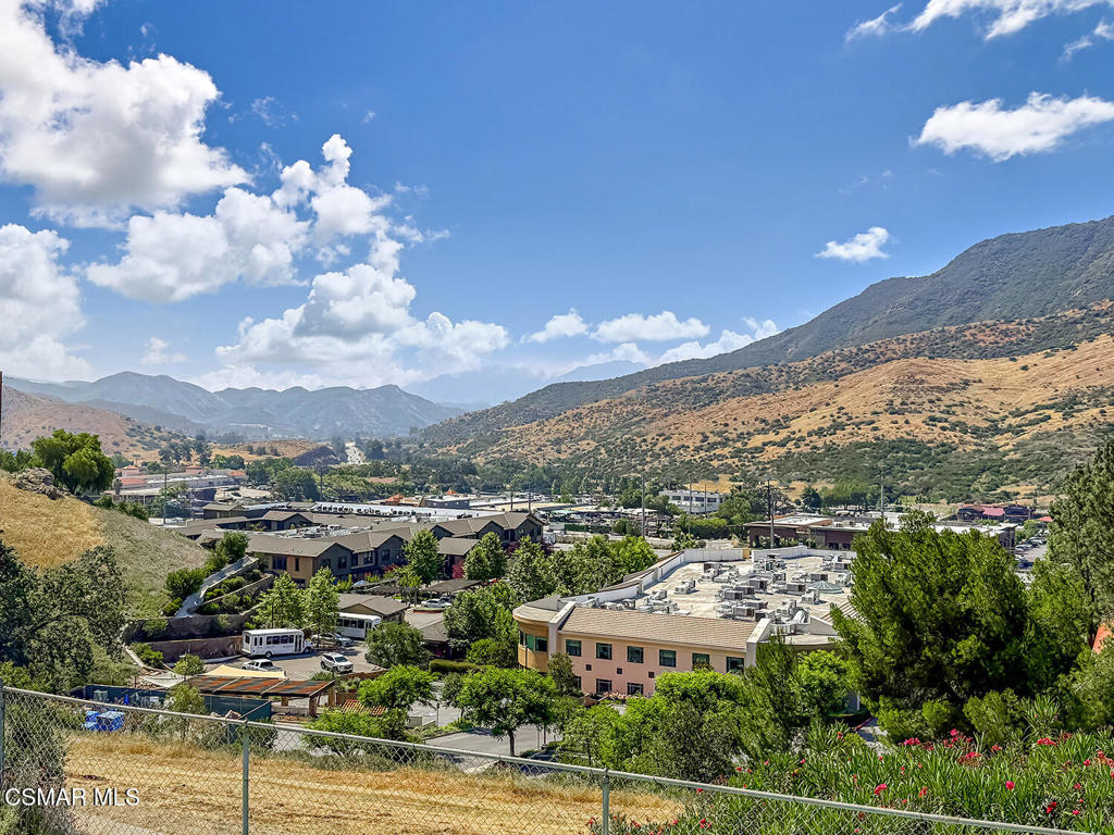 https://media.crmls.org/mediaz/1daba15b-f57d-487a-a621-0fd908b207d1.jpg?preset=X-Large