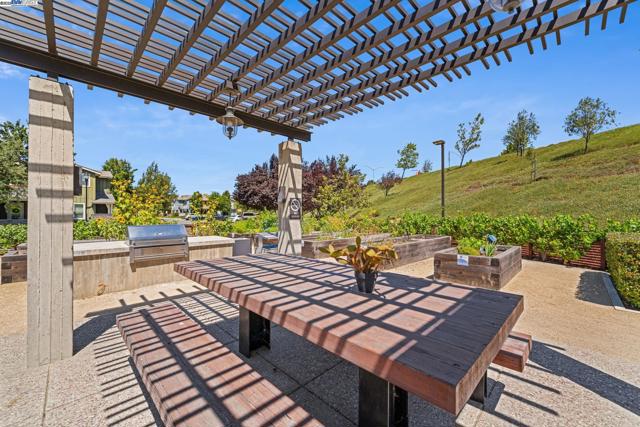 389 Basswood Cmn, Livermore CA: https://media.crmls.org/mediaz/1dacc4b3-858f-40ab-aadf-e0d995abfd08.jpg
