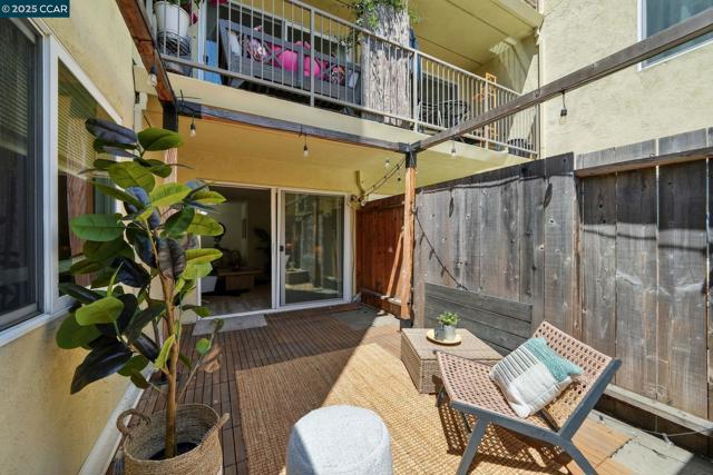 325 Lenox Ave, Oakland CA: https://media.crmls.org/mediaz/1dad058d-4be4-436e-b923-f9ce6691705e.jpg