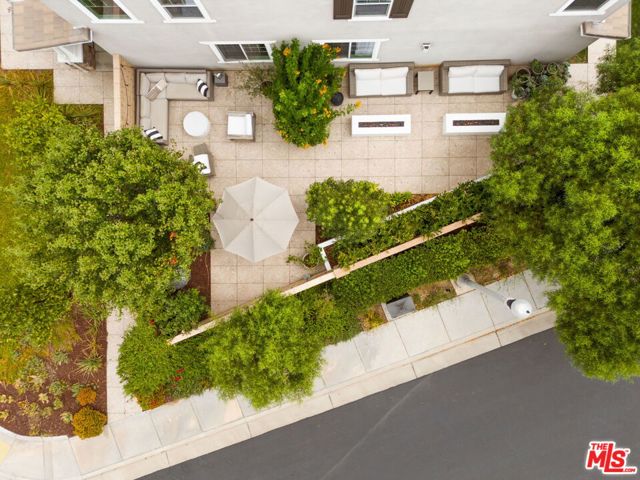 24229 La Montura Drive, Valencia CA: https://media.crmls.org/mediaz/1dad1ede-1224-445a-aab4-ab328fb7ac10.jpg