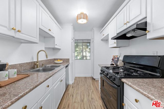 20134 Leadwell Street, Winnetka CA: https://media.crmls.org/mediaz/1dade6d1-5b4d-490d-8c4a-7060191c2ceb.jpg