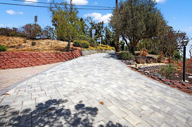 375 W Highland Drive, Camarillo CA: https://media.crmls.org/mediaz/1dae2183-711b-4813-8cb1-b4d501123983.jpg