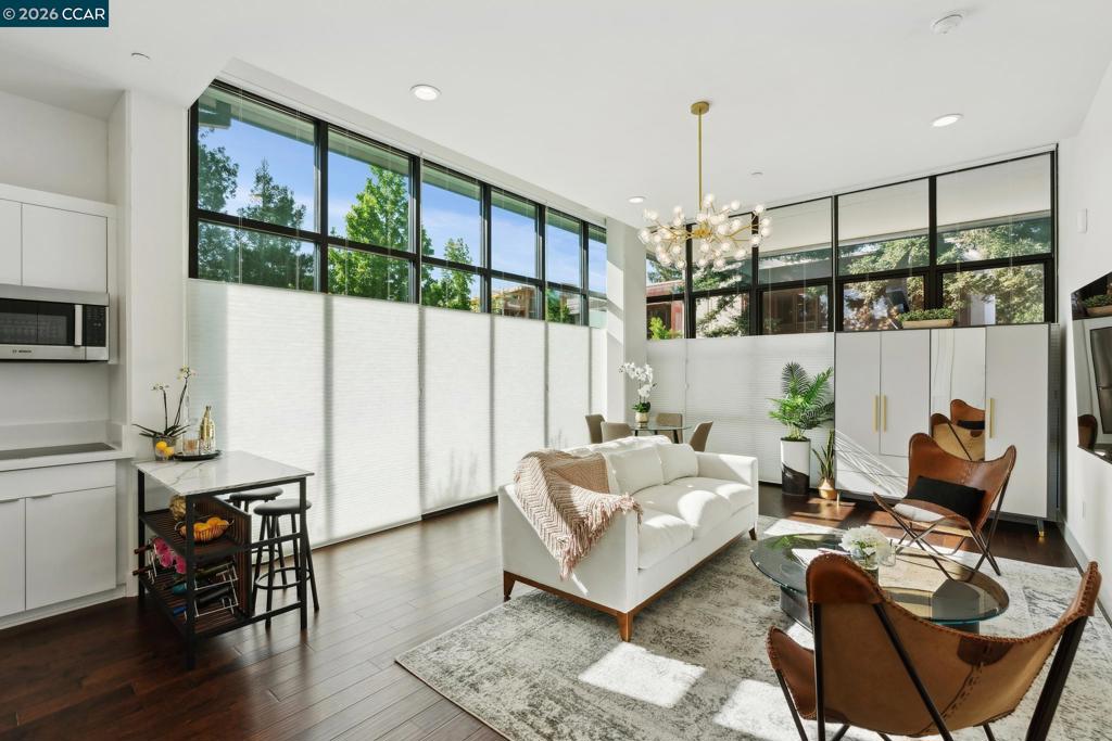 210 Lafayette Circle #101