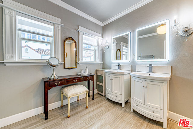 821 Lorraine Boulevard, Los Angeles CA: https://media.crmls.org/mediaz/1dafdfcc-5269-4150-a5af-f72d58f2de5f.jpg