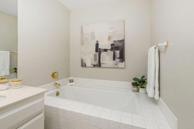 51 Pebble Beach Drive, Rancho Mirage CA: https://media.crmls.org/mediaz/1dafe32e-5003-4cb7-8f45-e8467fdd4f77.jpg