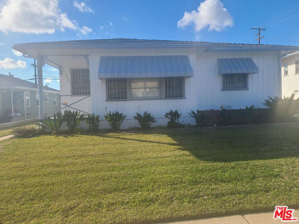 6243 S Fairfax Avenue