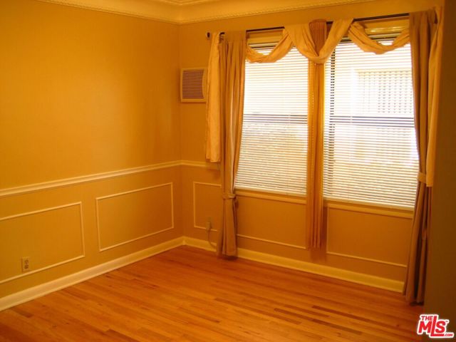 11747 Moorpark Street photo 5
