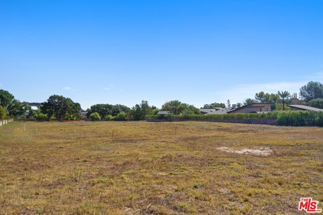 22682 La Quilla Drive, Chatsworth CA: https://media.crmls.org/mediaz/1db0c042-b1f8-4226-9389-78821cd20f69.jpg