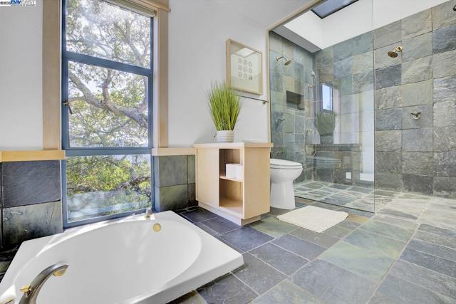 319 Tappan Ter, Orinda CA: https://media.crmls.org/mediaz/1db0cfc1-2c74-4c20-a48c-4d7008dcbaf5.jpg