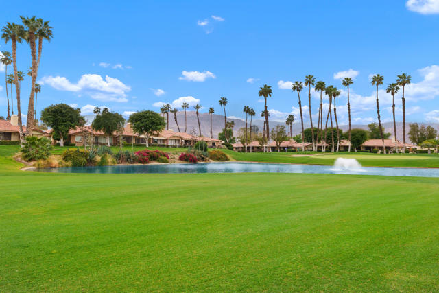 179 Las Lomas, Palm Desert CA: https://media.crmls.org/mediaz/1db11c03-93d9-42d0-b27e-f3fd9663793f.jpg