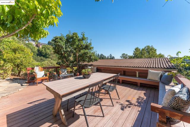 5958 Colton Blvd., Oakland CA: https://media.crmls.org/mediaz/1db12591-d4dd-49ce-9047-e71d3f2e8c75.jpg
