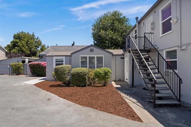 315 Grand Boulevard, San Mateo CA: https://media.crmls.org/mediaz/1db1c1ce-8a8e-4973-8f06-87a844309afd.jpg