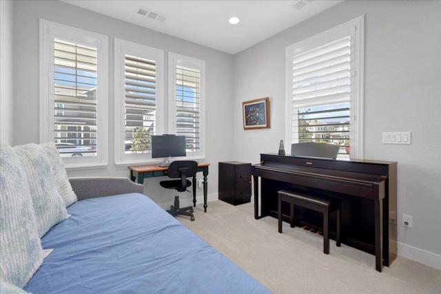 277 Skyview Drive, Marina CA: https://media.crmls.org/mediaz/1db1fce6-0985-4620-a3d8-cae4fd00ab54.jpg