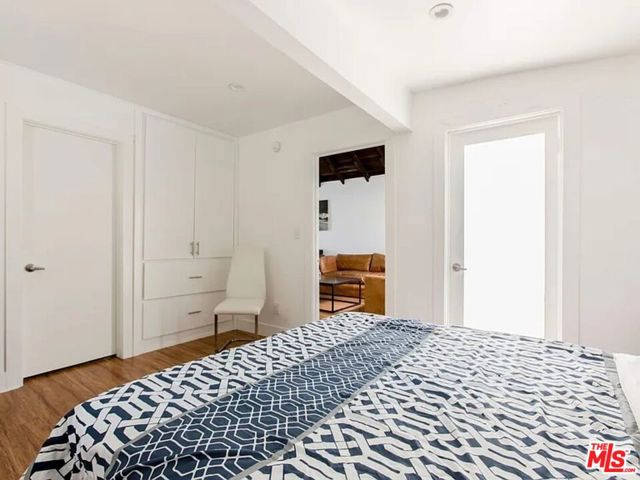 2633 N Commonwealth Avenue, Los Angeles CA: https://media.crmls.org/mediaz/1db1ff0c-94a8-4c8f-8c7c-4a9d57393e59.jpg