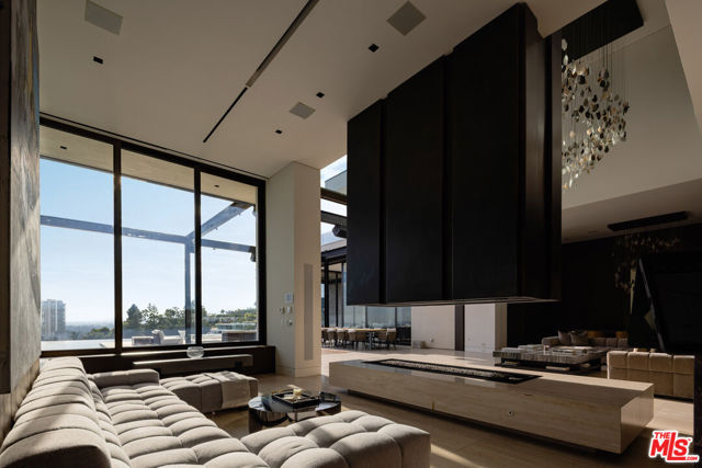 1305 Collingwood Place, Los Angeles CA: https://media.crmls.org/mediaz/1db285bd-cd81-49b1-afe1-49e87b8ec9a6.jpg