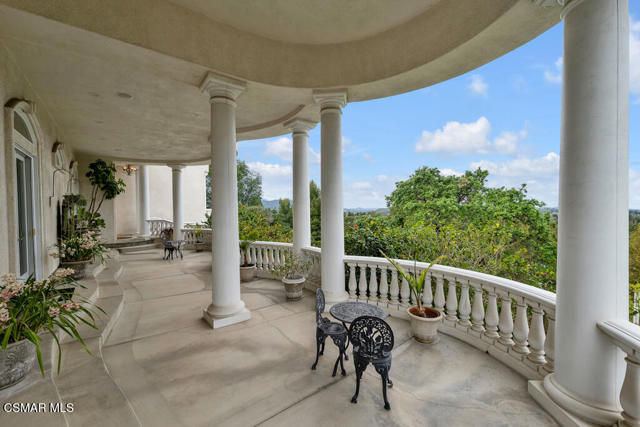 932 Rosario Drive, Thousand Oaks CA: https://media.crmls.org/mediaz/1db3e5cf-9b2f-48b9-9910-31f9aec188ef.jpg
