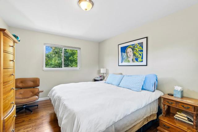 810 Cambridge Avenue, Menlo Park CA: https://media.crmls.org/mediaz/1db3eee4-0ce4-47d6-9542-9c595b1b84d1.jpg