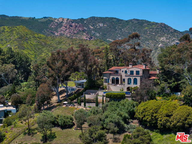 23806 Malibu Crest Drive, Malibu CA: https://media.crmls.org/mediaz/1db4bd6f-7c92-4212-9a1a-c8eaaee8813a.jpg