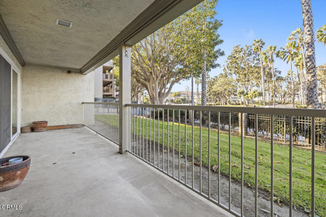 566 Ebbtide Circle, Port Hueneme CA: https://media.crmls.org/mediaz/1db51b27-07c1-4794-98e5-486a3201a1b7.jpg