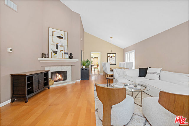 1668 Fox Springs Circle, Newbury Park CA: https://media.crmls.org/mediaz/1db52557-6151-4f52-be22-60057928f6bc.jpg