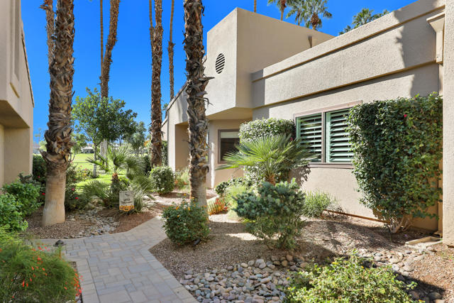 76745 Chrysanthemum Way, Palm Desert CA: https://media.crmls.org/mediaz/1db592ff-5db4-4031-8d38-d5a0b86ecd27.jpg