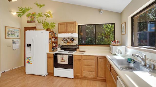 526 Lower Locksley Road, Boulder Creek CA: https://media.crmls.org/mediaz/1db63818-a0db-4ff6-93df-4c7d95a180cd.jpg