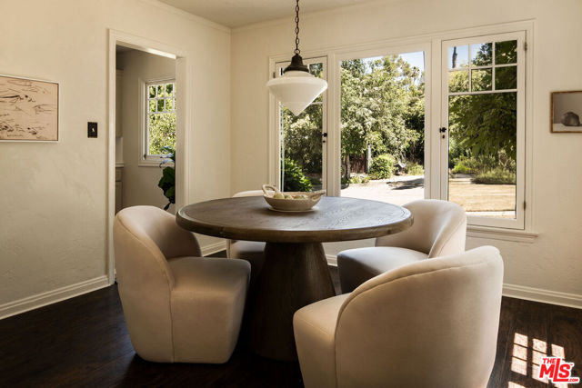 264 Robinson Road, Pasadena CA: https://media.crmls.org/mediaz/1db6c516-af2b-4cdc-bb60-49f167ca2a4c.jpg