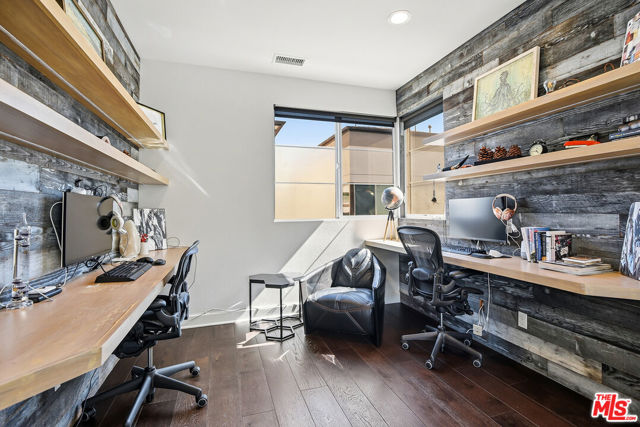 Image 15 of 33 For 5821 Lantern Court